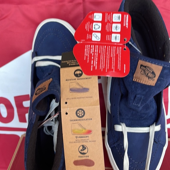 Vans Men’s Sk8-Hi Mte-1
Dress Blues/Nubuck
VN0A5HZYA07
boots - sneakers - Picture 13 of 16